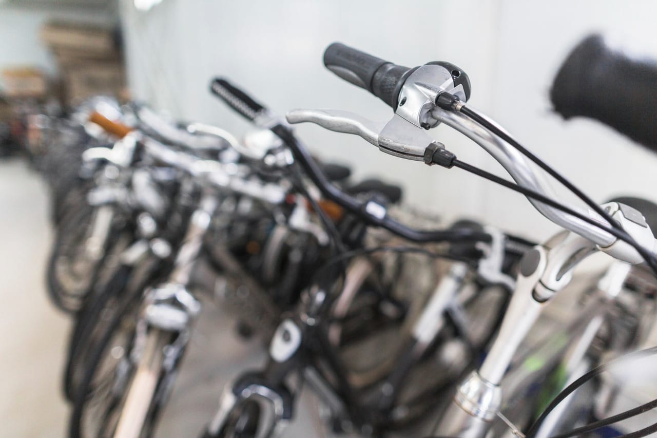 Imagem de destaque do post Bicicletário para condomínio: saiba as vantagens desse espaço