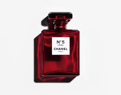 Chanel Fill Up - © Set design:
Michael Thorsby
Assistant:
Karl Ekdahl
Production:
Womanray, Olle Bengtsson