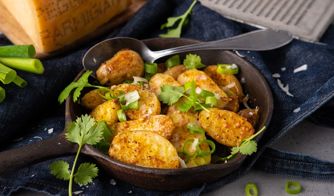 Ovnsbakte karripoteter med parmesan