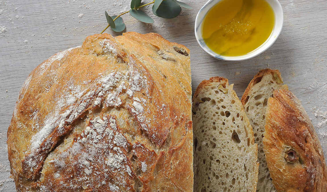 Eltefritt olivenbrød med sprø skorpe