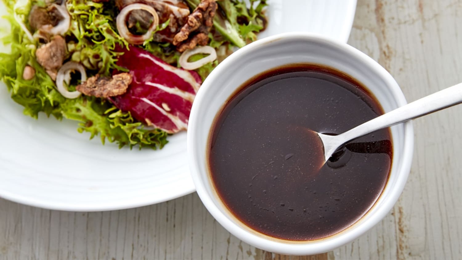 Rødvinsvinaigrette med OSCAR® rødvin- og portvinsreduksjon
