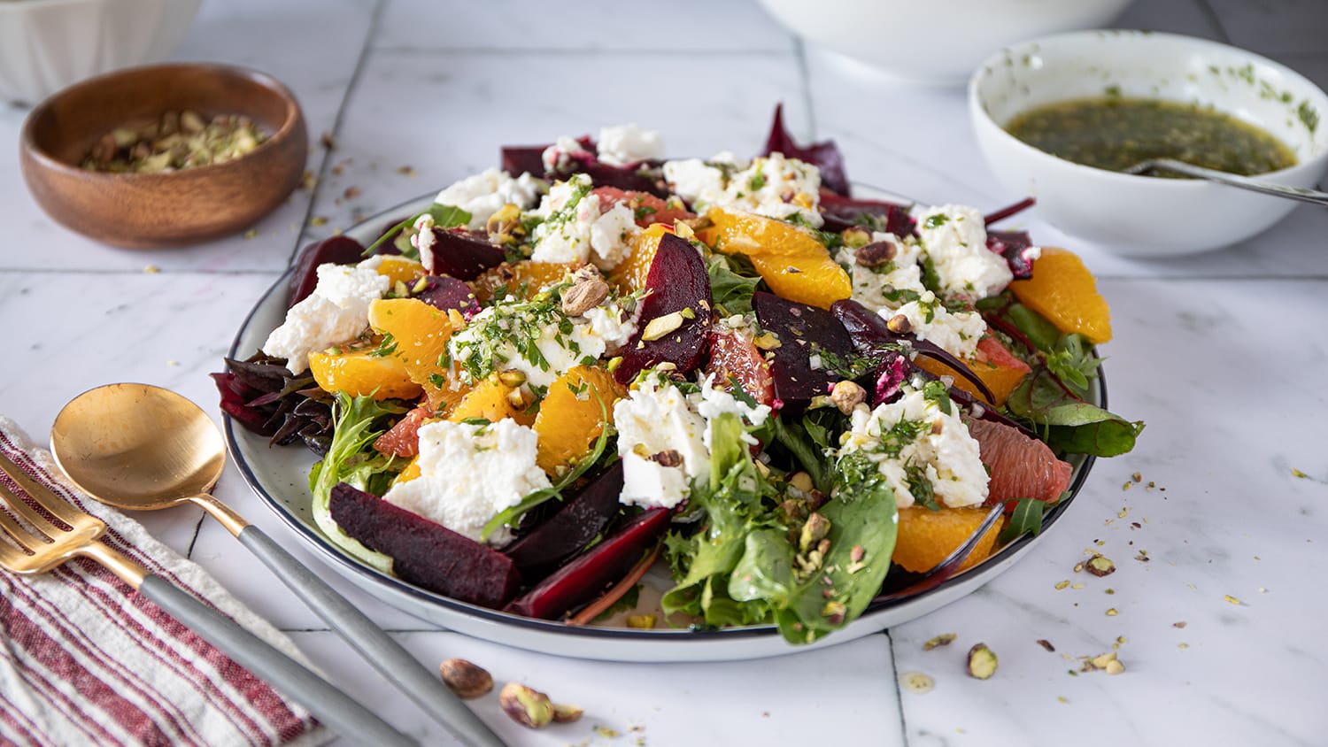 Salat med ovnsbakte rødbeter og ricotta