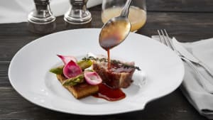 Rødvin- og portvinssaus med OSCAR® rødvin- og portvinsreduksjon