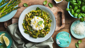 Pasta primavera med stracciatella