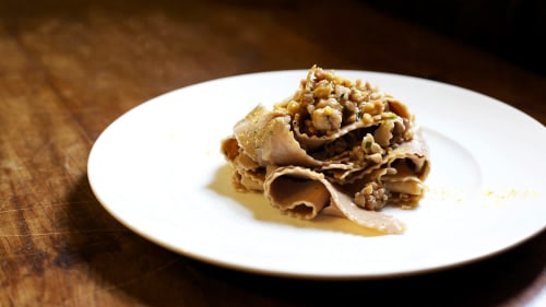 Pappardelle med kastanjer og salsiccia