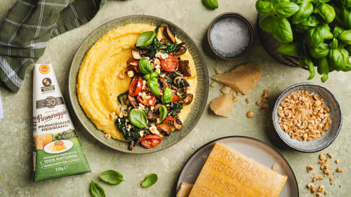 Polenta med parmesan, sopp og spinat