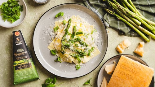 Åpen lasagne med parmesan, asparges og ricotta