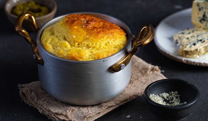 Ostesufflé med Saint Agur