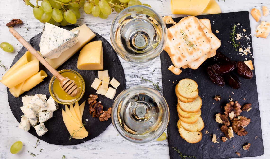 Ost- og vinkveld med jentene – slik blir kvelden ekstra hyggelig