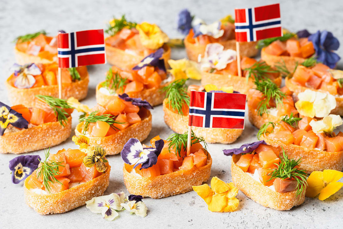 Krustader med mascarpone og røkelaks