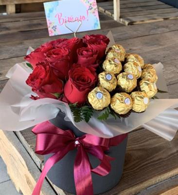 Набір «Квіти + Ferrero + листівка»