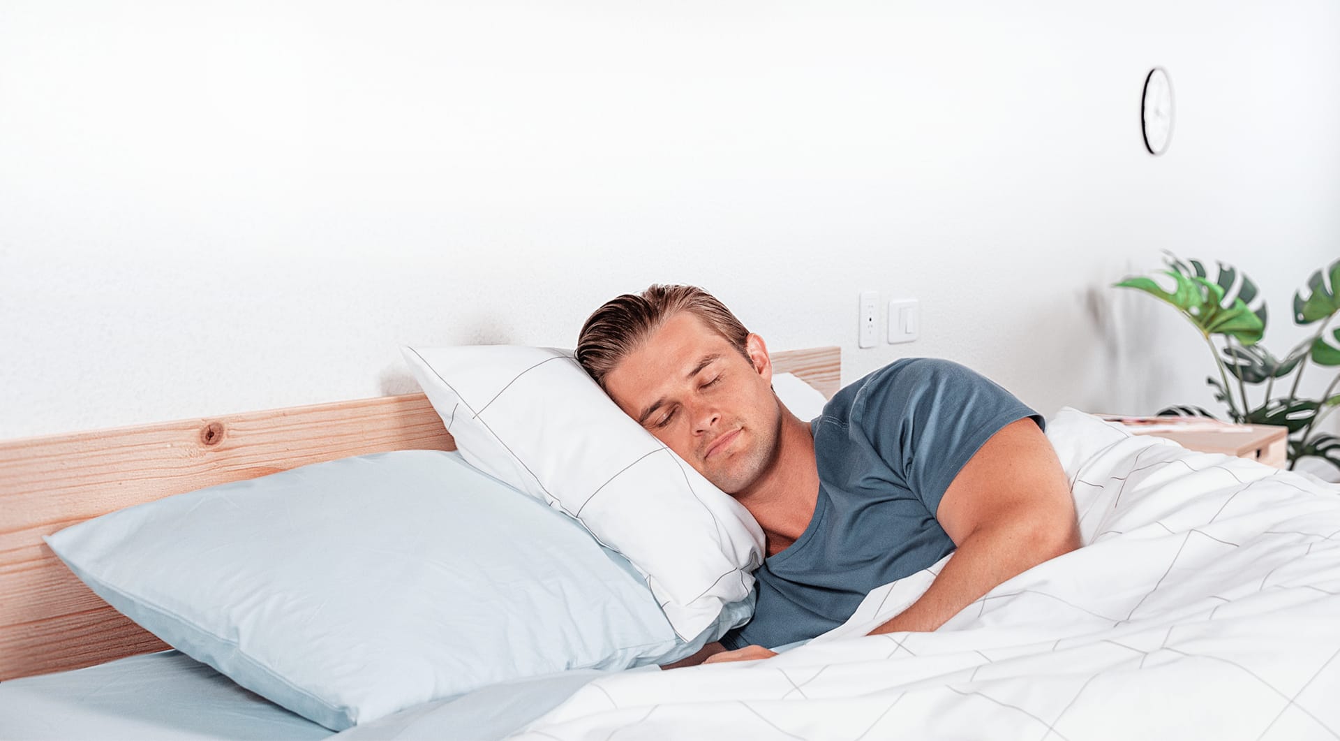 Person sleeping peacefully with Onebed Windowpane Sheets and Pillowcase