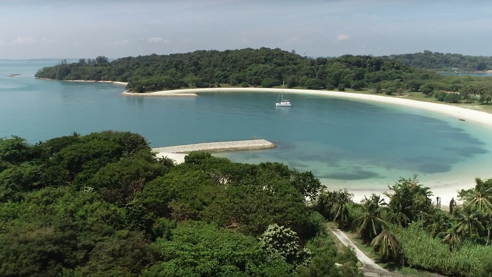 Man missing after collision between pleasure craft and supply vessel off Southern Islands