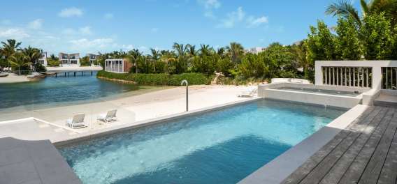 Lagoon Villa XVII