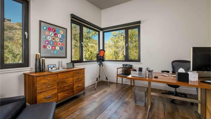 c85e2428-7906-425b-8acb-1fc24121518b