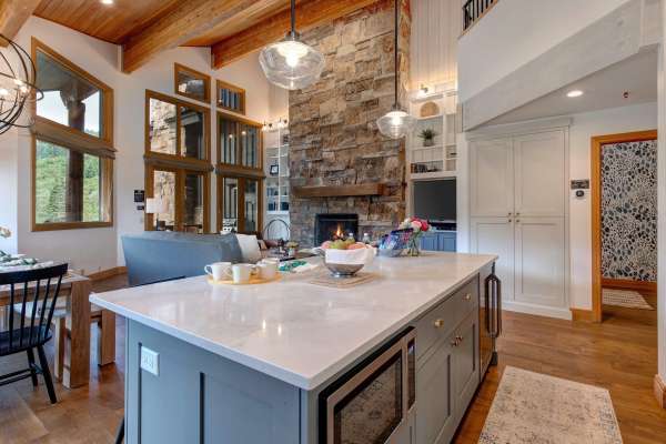 f6a2e001-daf7-4e7c-8376-fa7f7c7014c1
