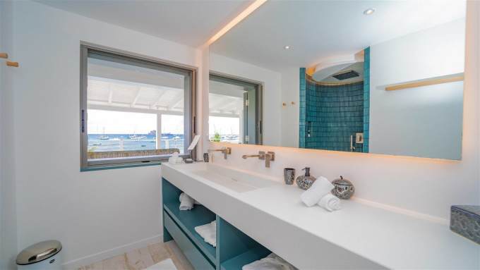 2e4bd201-5ba4-43ab-8ed6-767d454bbc5c