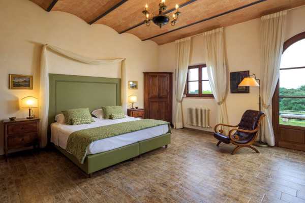 e6940763-979d-4f96-adee-02700cdd3a8e