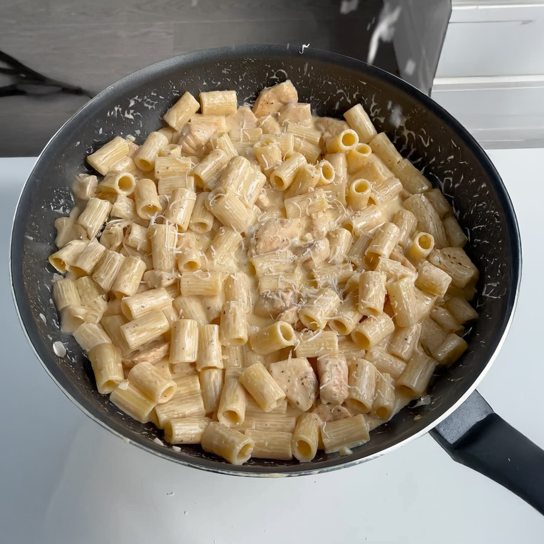Simple Chicken Alfredo Pasta