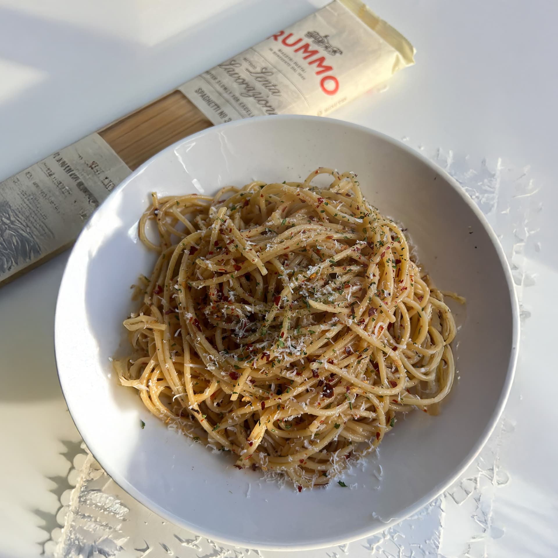 Midnight Spaghetti (Garlic Chili Oil Pasta)