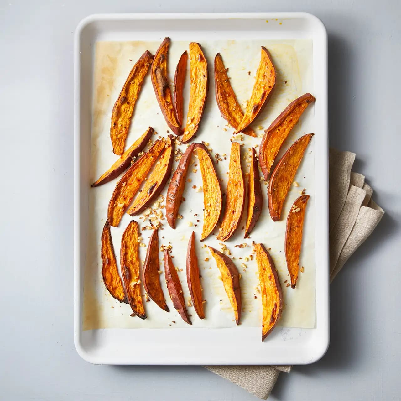 Healthy Garlicky Sweet Potato Fries