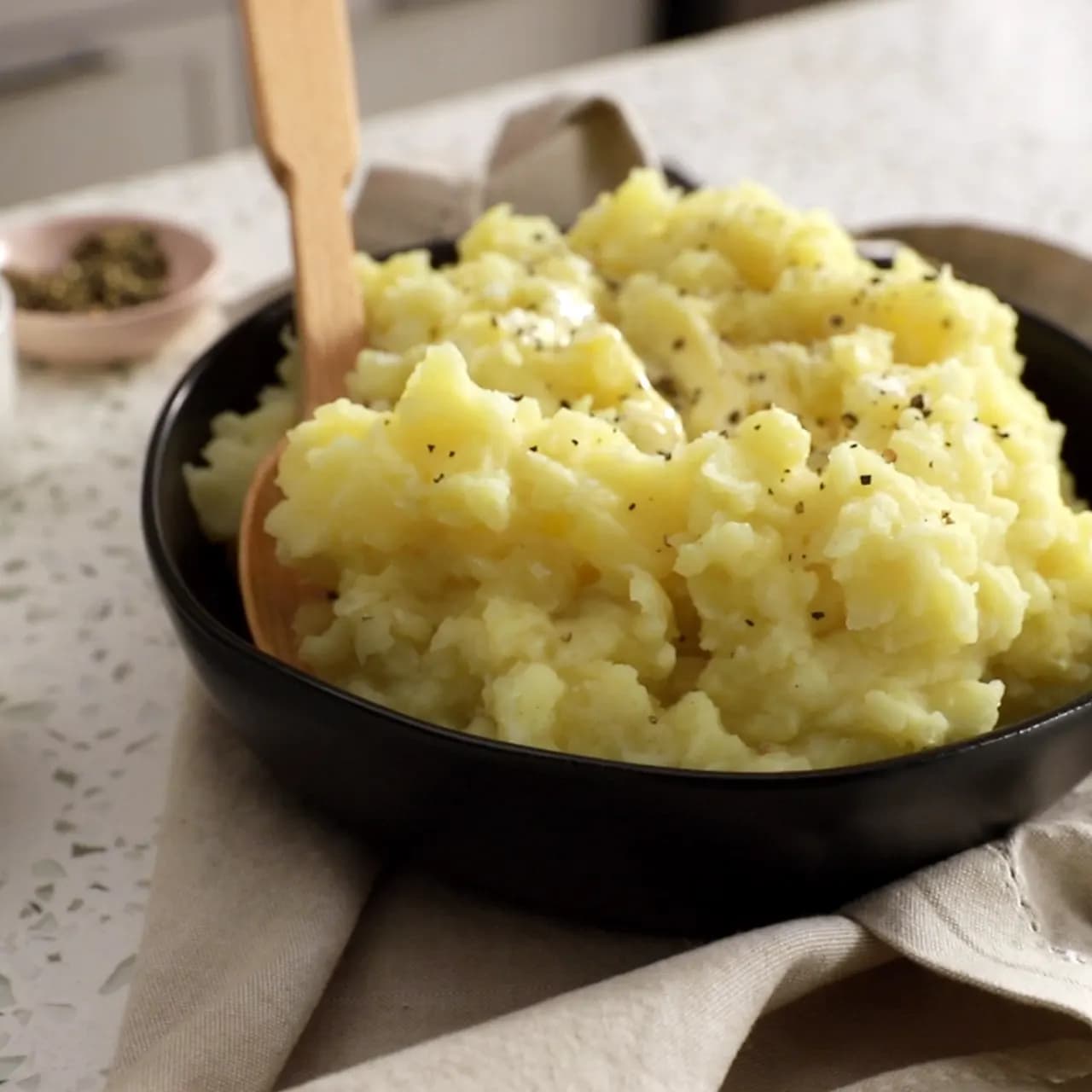 Vegan Mashed Potatoes with Roasted Garlic