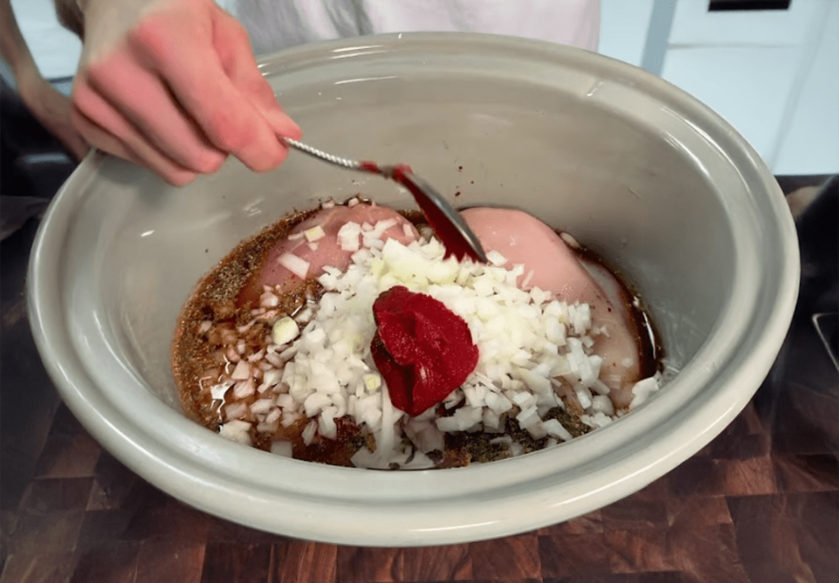 Creamy Tomato Basil Chicken Pasta (Crockpot)