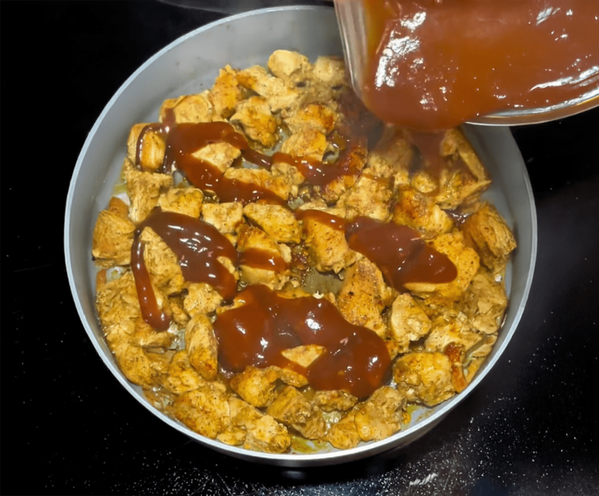 Sweet & Spicy BBQ Chicken Mac & Cheese Meal Prep