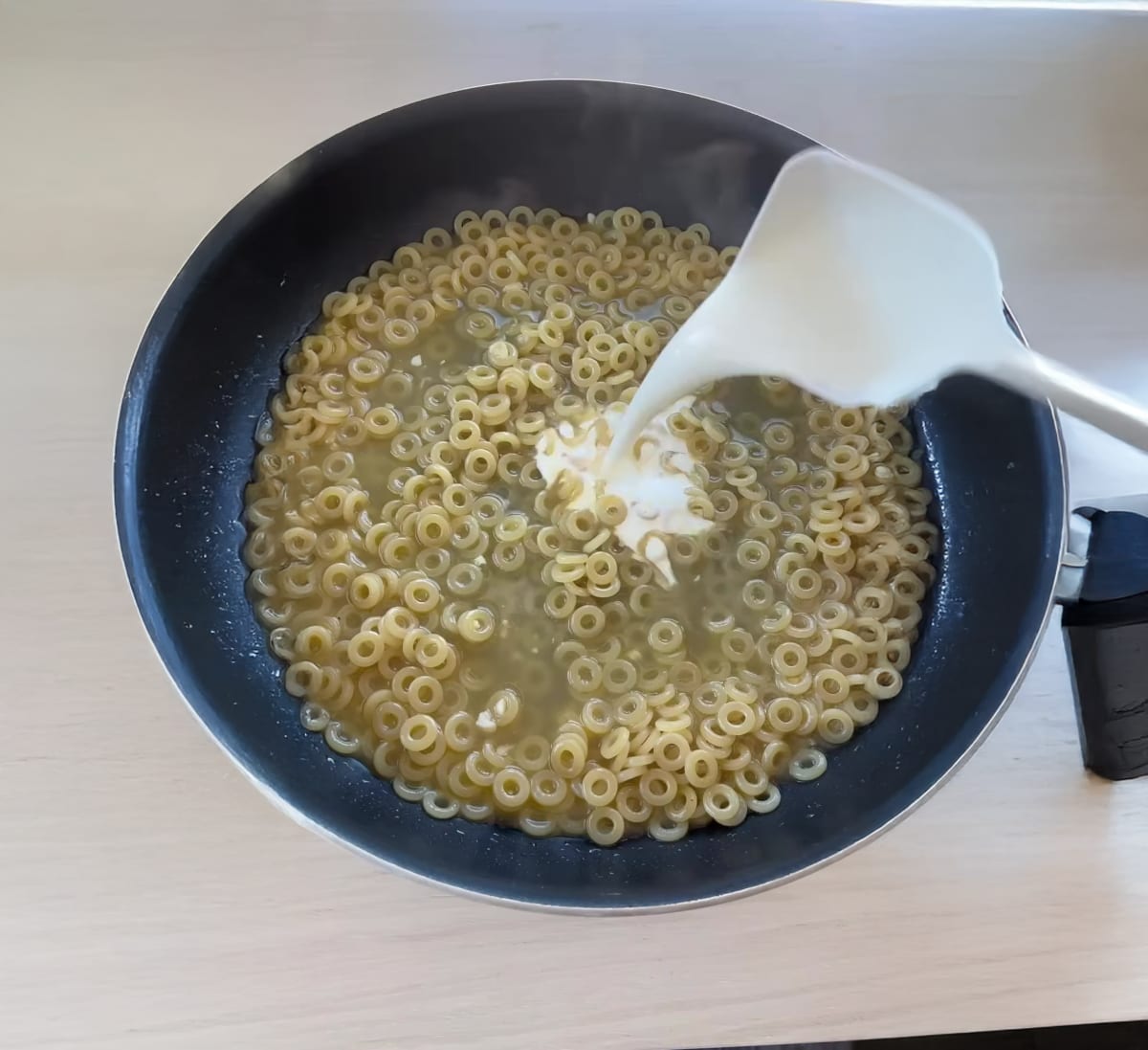 One Pot Creamy Pesto Pasta