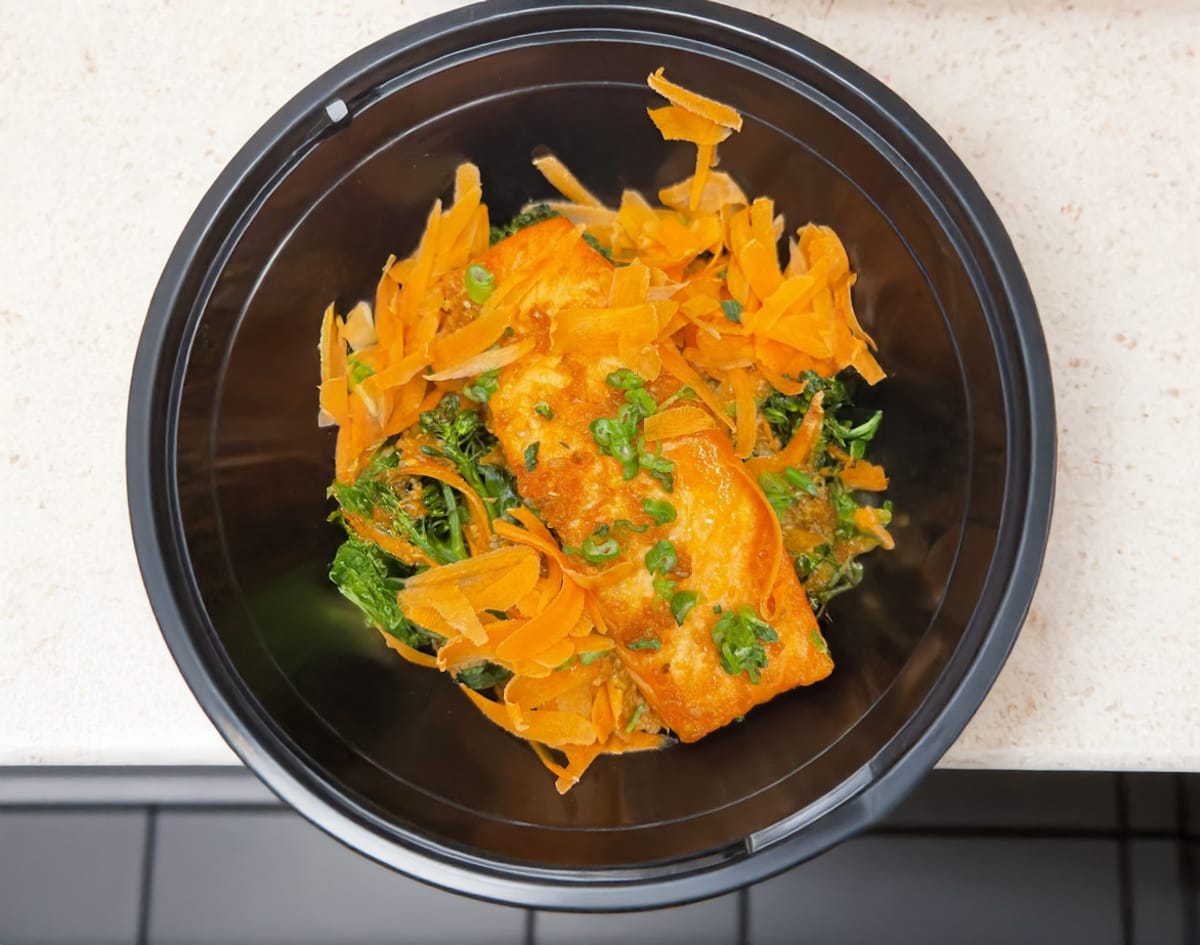 Healthy Ginger Sesame Salmon Quinoa Bowls