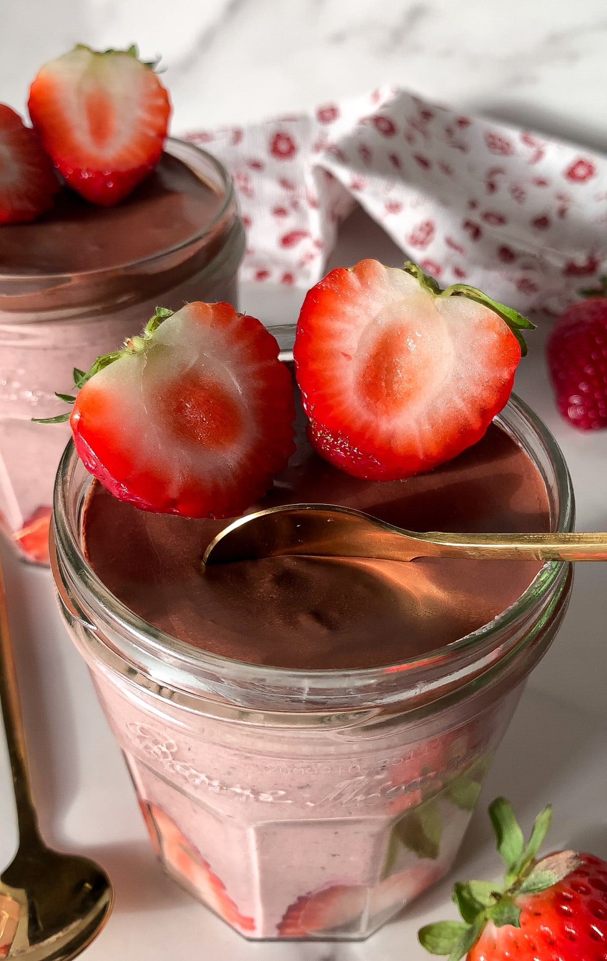 Chocolate Covered Strawberry Blended Overnight Oats