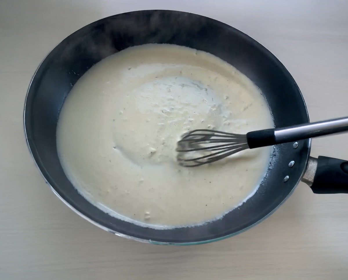 Garlic Cream Rigatoni with Broccoli