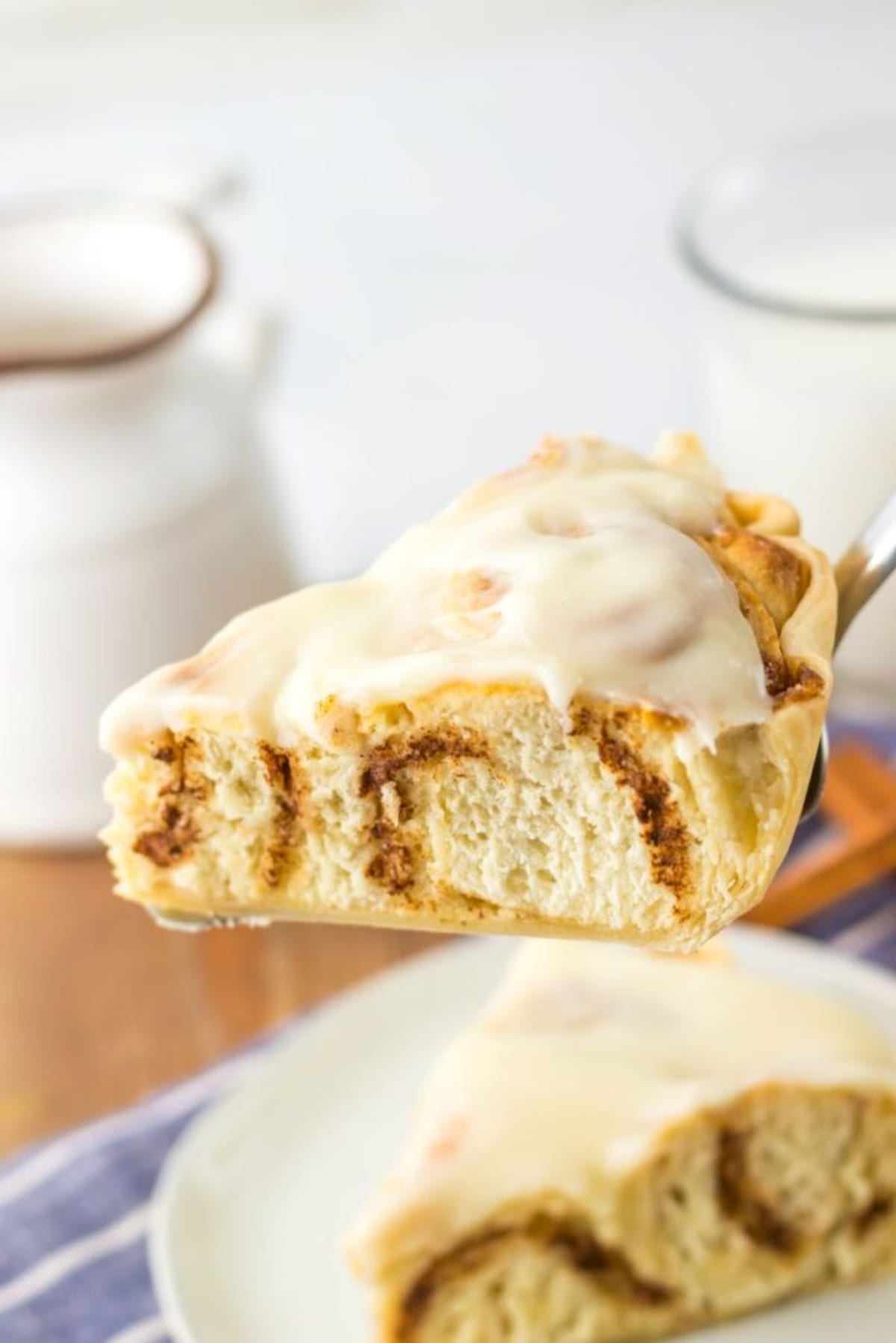 Cinnamon Roll Pie