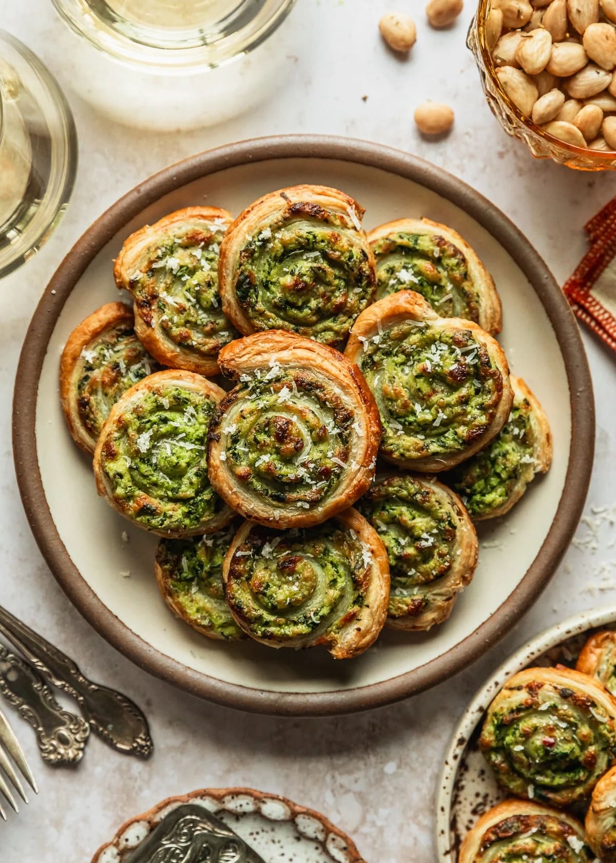 Flaky Spinach and Ricotta Puff Pastry Pinwheels