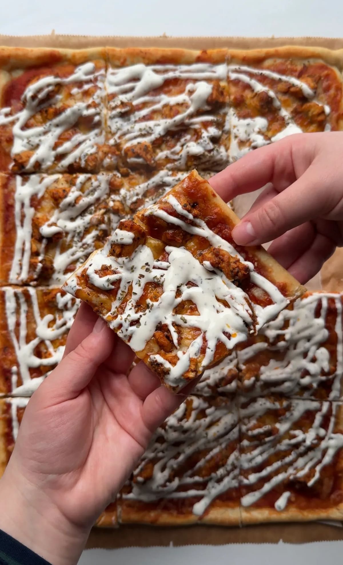 Döner Pizza with Yogurt Sauce