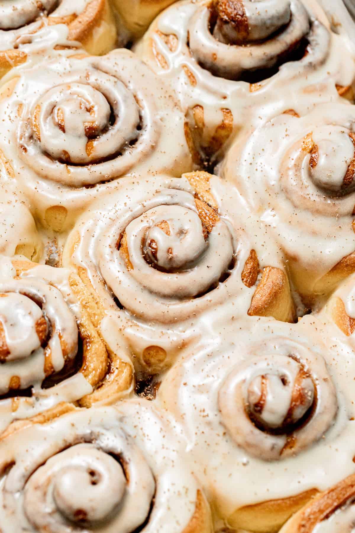 Eggnog Cinnamon Rolls