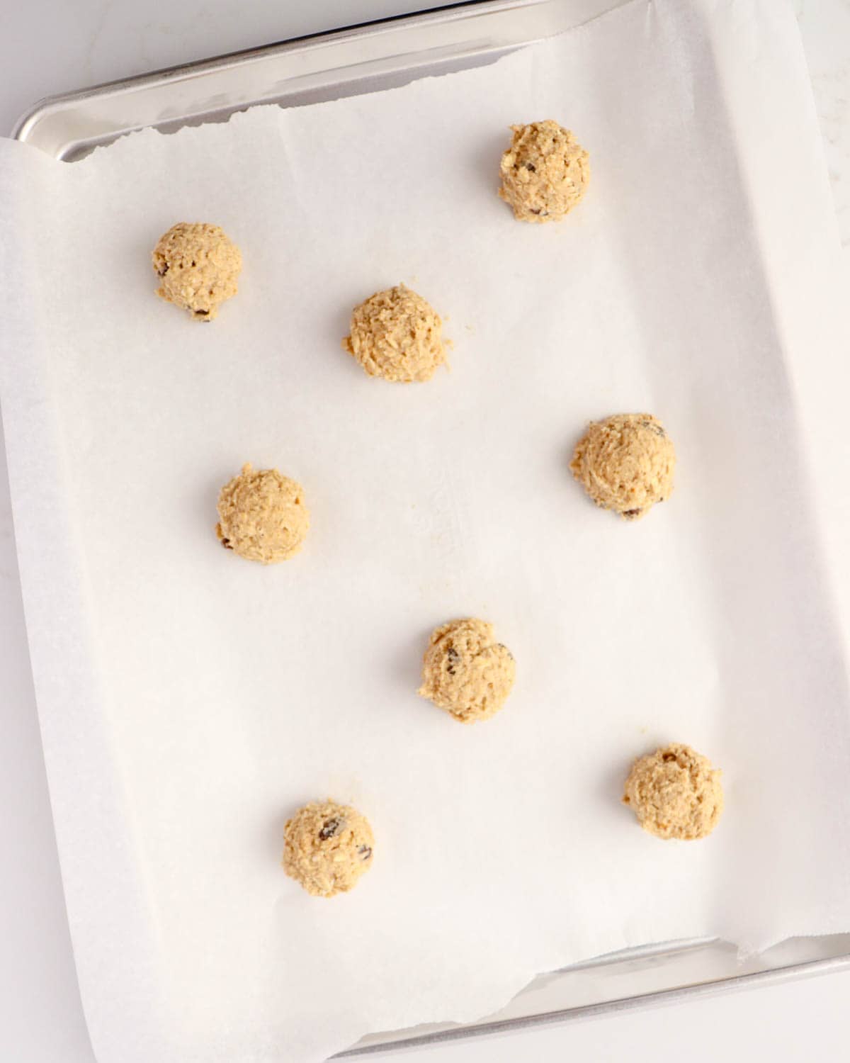 Chewy & Spicy Oatmeal Raisin Cookies