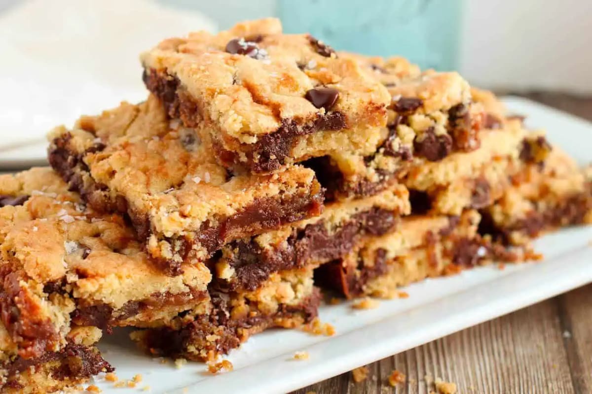 Chocolate Chip Salted Caramel Cookie Bars