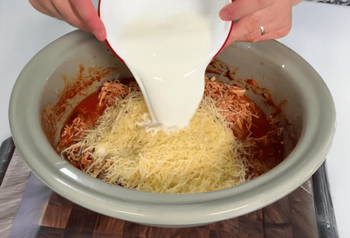 Creamy Tomato Basil Chicken Pasta (Crockpot)