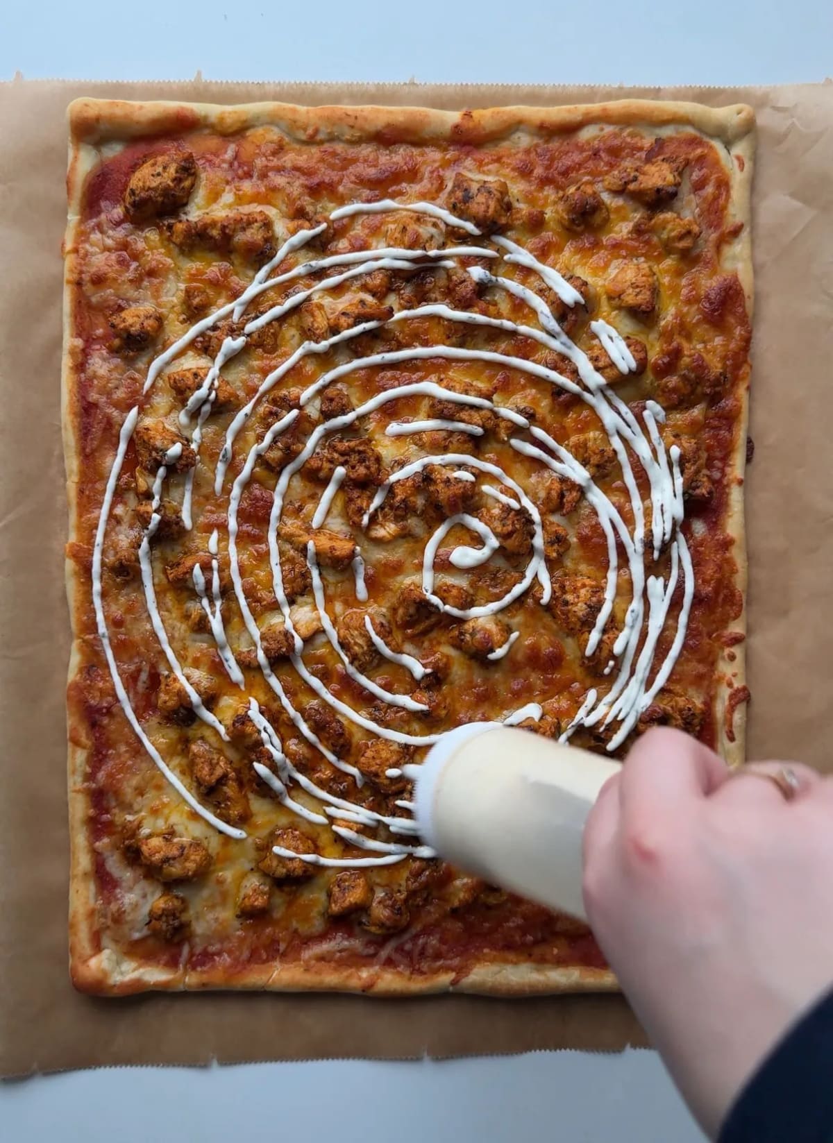 Döner Pizza with Yogurt Sauce