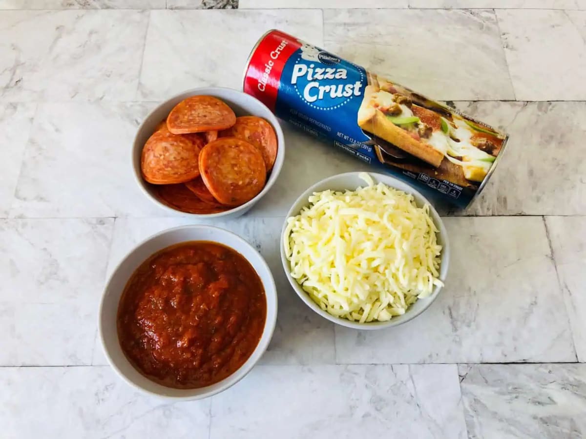 Pepperoni Pizza Roll-Ups