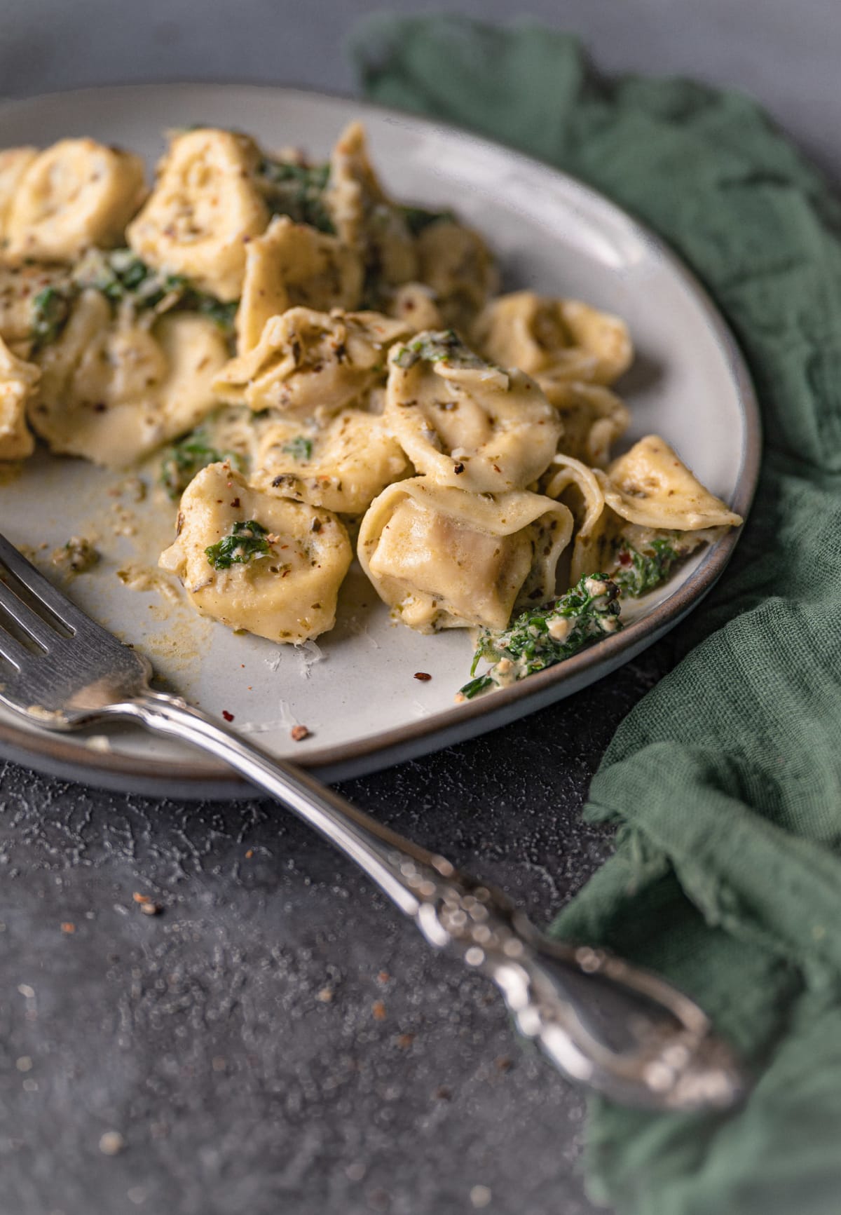 Quick and Easy Tortellini Pesto Cream with Kale
