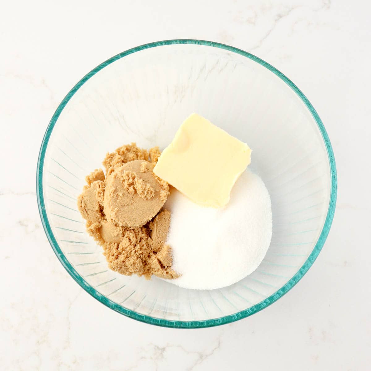 Chewy & Spicy Oatmeal Raisin Cookies