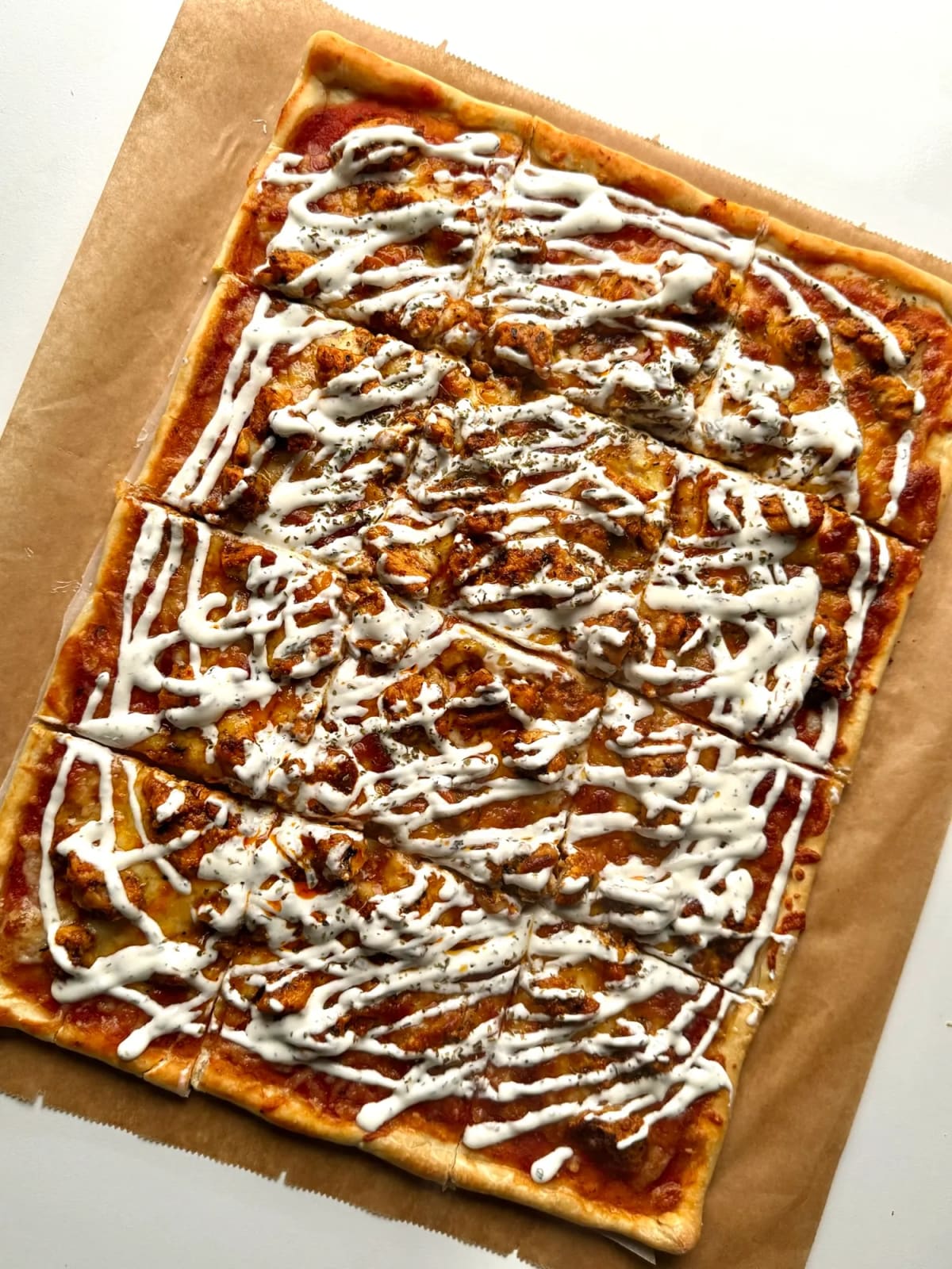 Döner Pizza with Yogurt Sauce