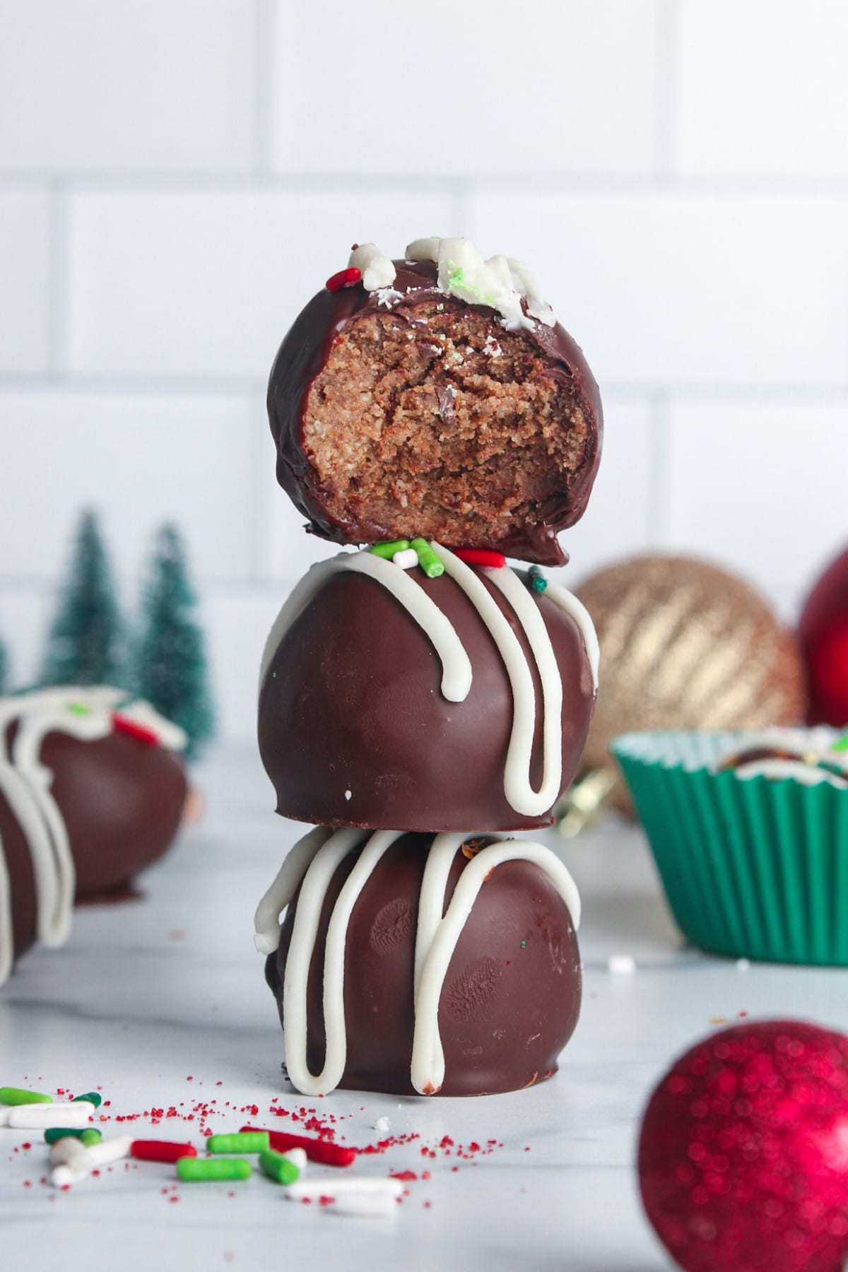 Healthy Gingerbread Cookie Truffles