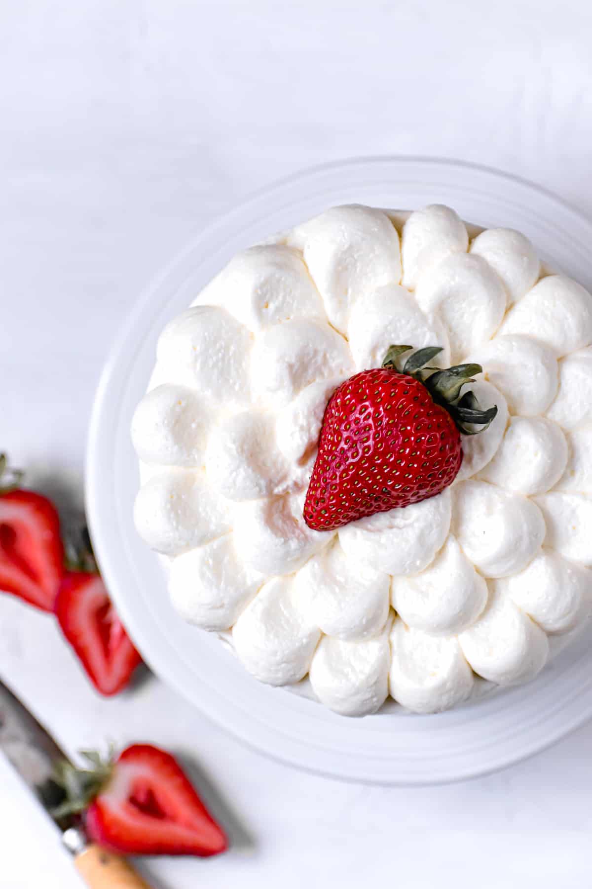 White Cake with Strawberries and Mascarpone Frosting