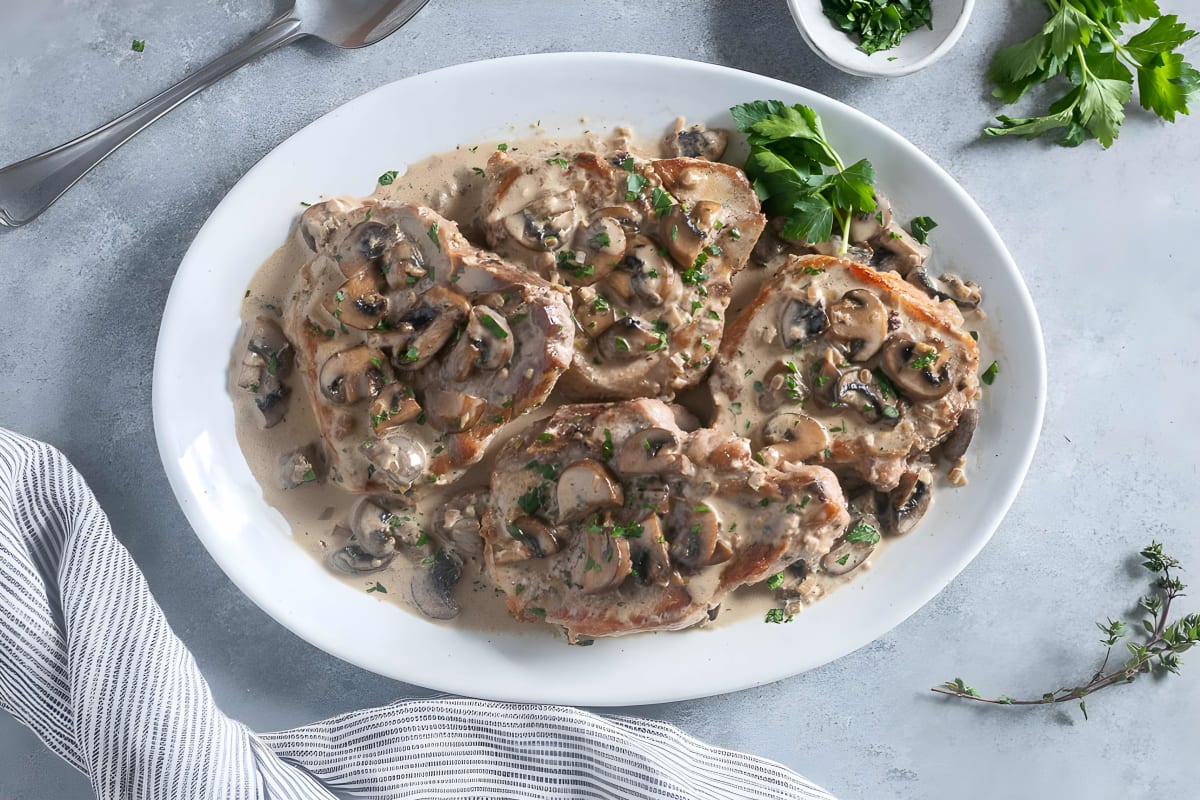 Pork Chops with Creamy Mushroom Sauce
