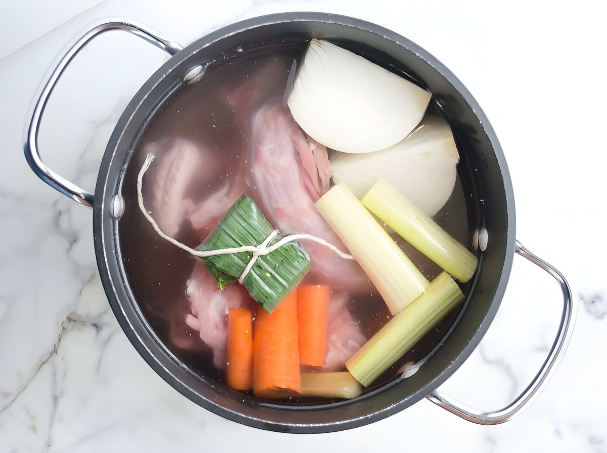 Easy Homemade Turkey Stock