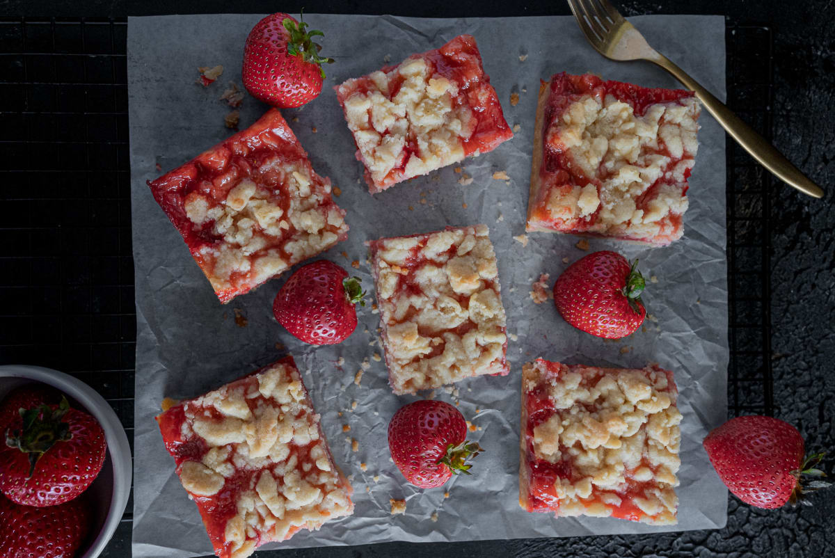Strawberry Crumble Bars