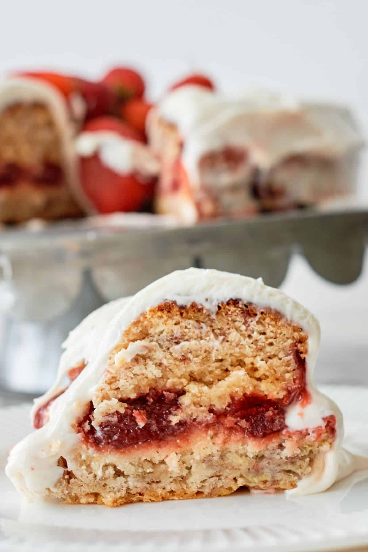 Easy Vanilla Cake with Strawberry Filling